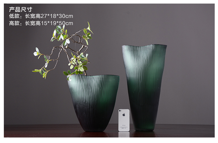 american green glass vase-6.jpg