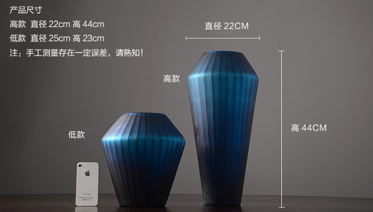 blue glass vase-5.jpg