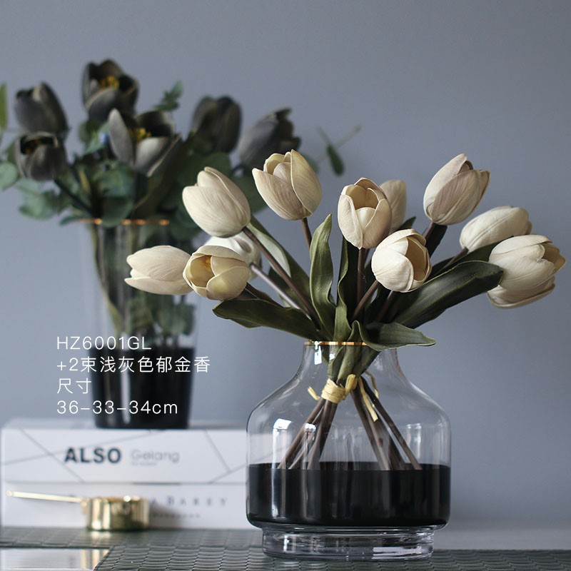  black and white glass vase